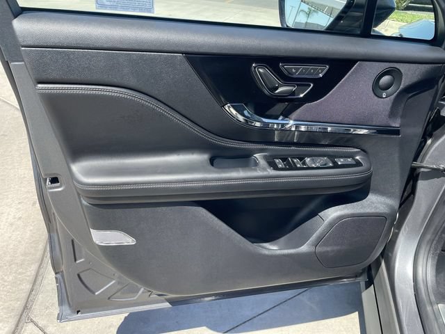 Used 2022 Lincoln Corsair Reserve w/ Luxury Package FWD image 23