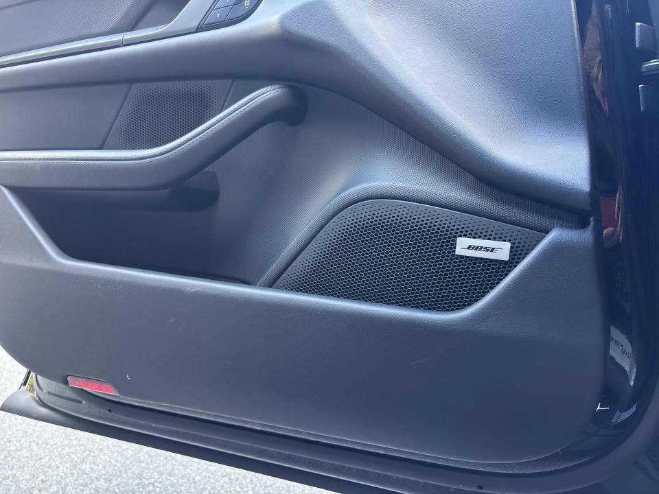New 2025 Porsche Taycan w/ Premium Package RWD image 27