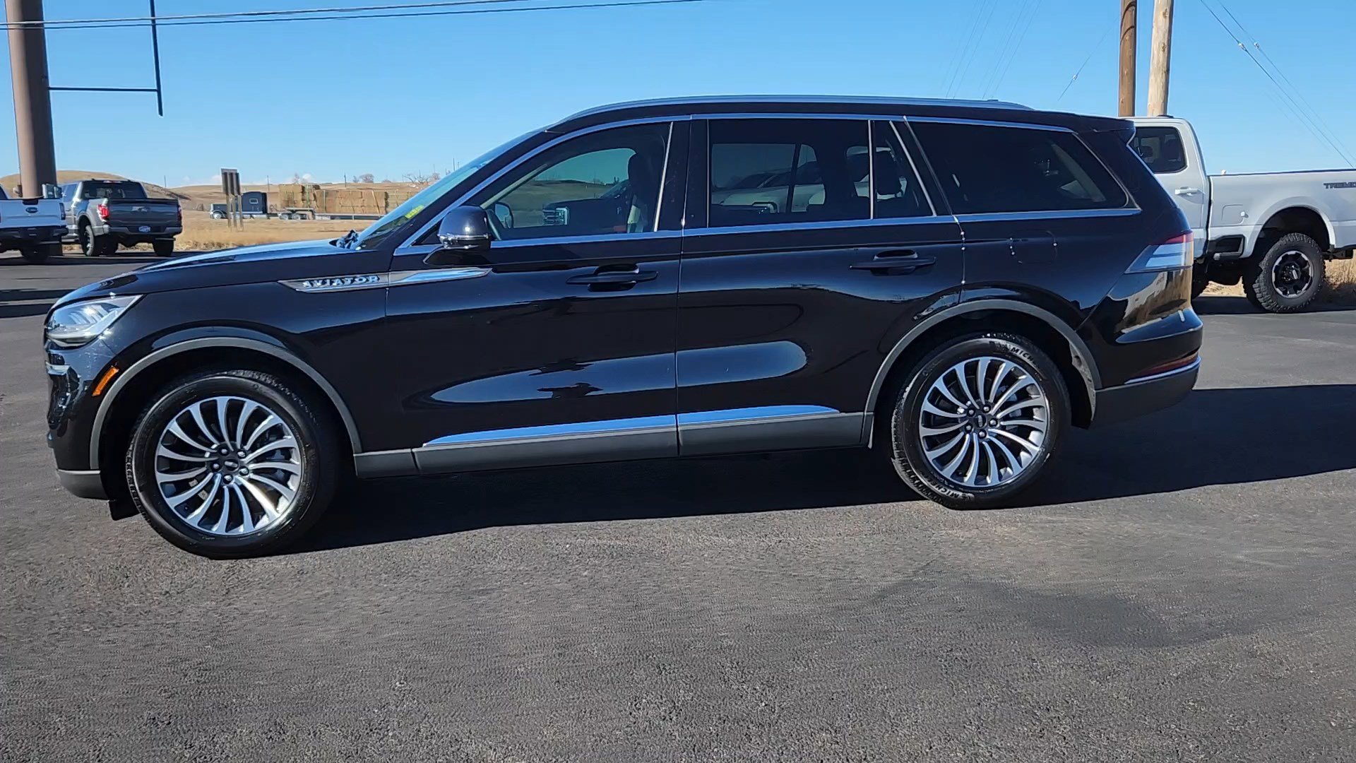 Used 2024 Lincoln Aviator AWD w/ Premium Package image 2