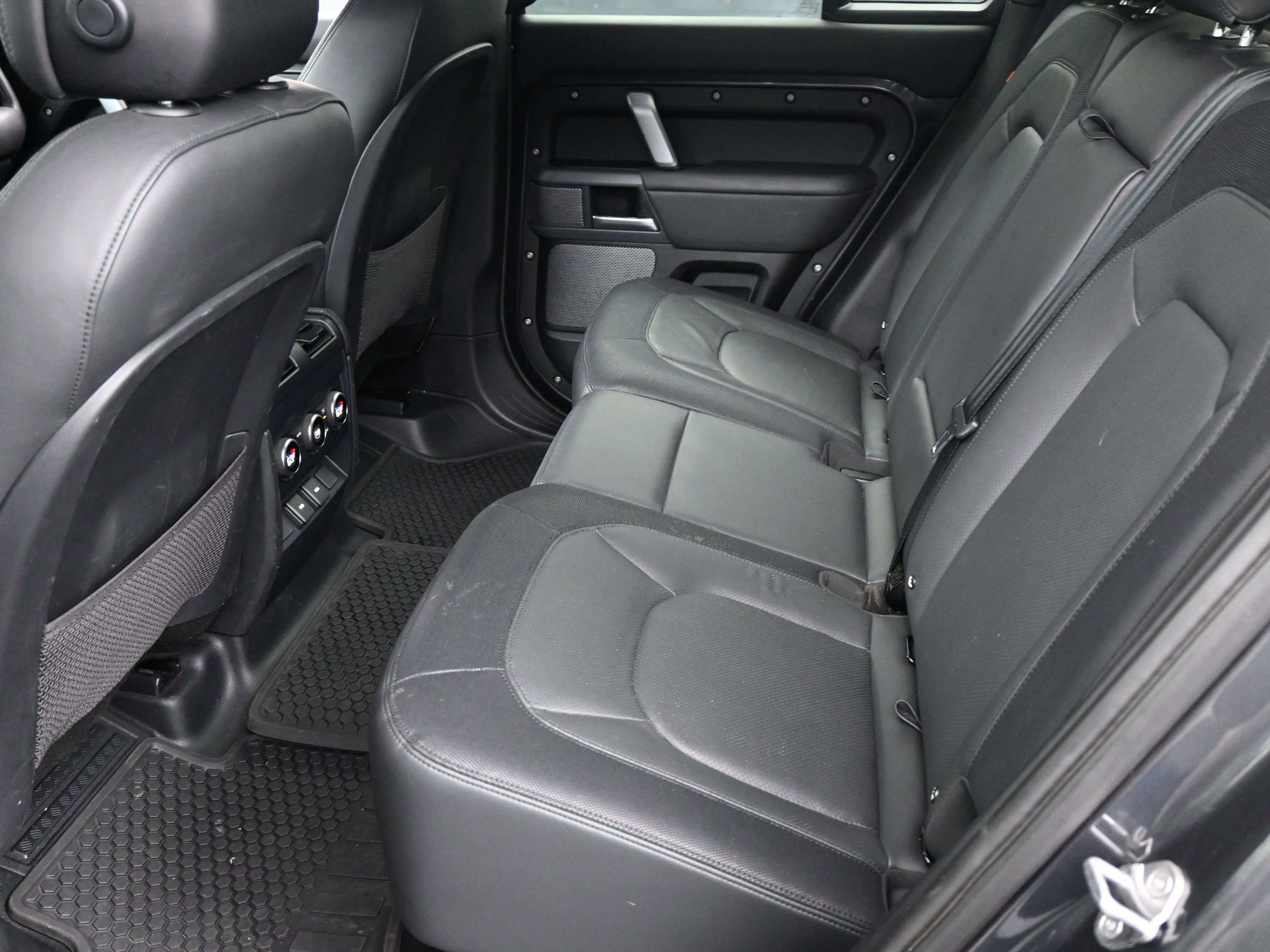 Used 2023 Land Rover Defender 110 X-Dynamic SE image 6