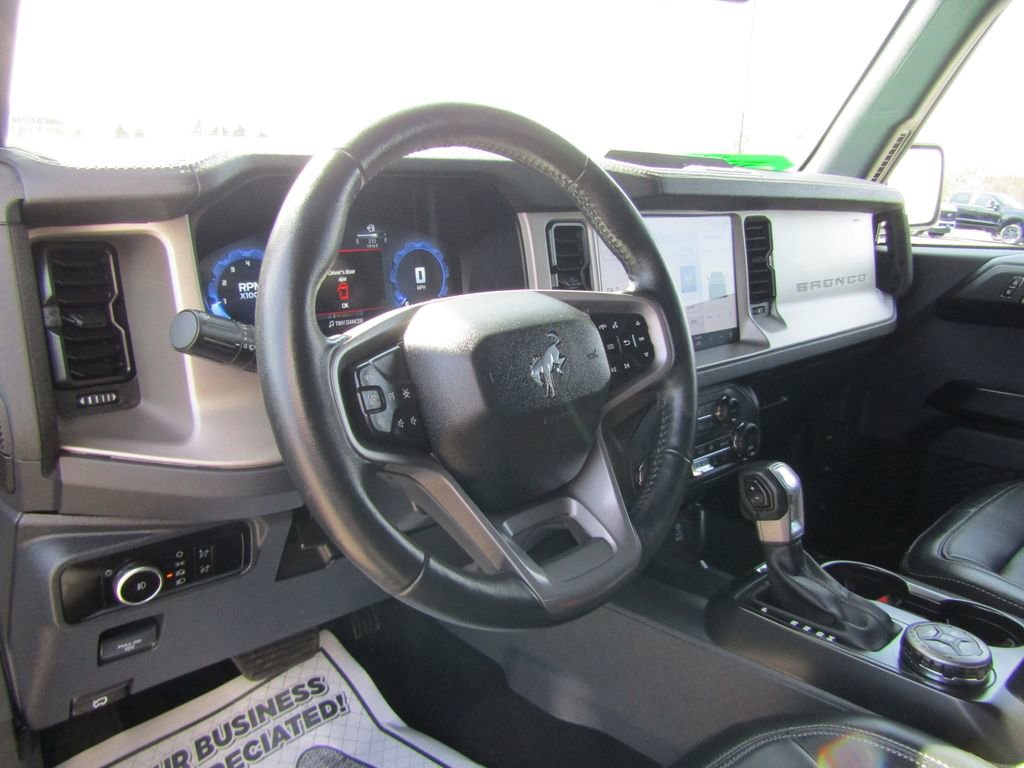 Used 2025 Ford Bronco Outer Banks AWD/4WD image 16