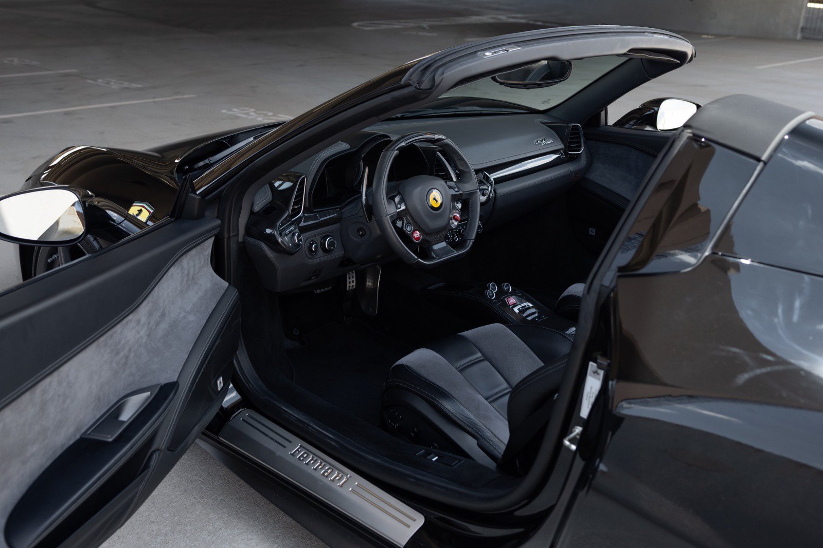 Used 2012 Ferrari 458 Spider RWD image 3