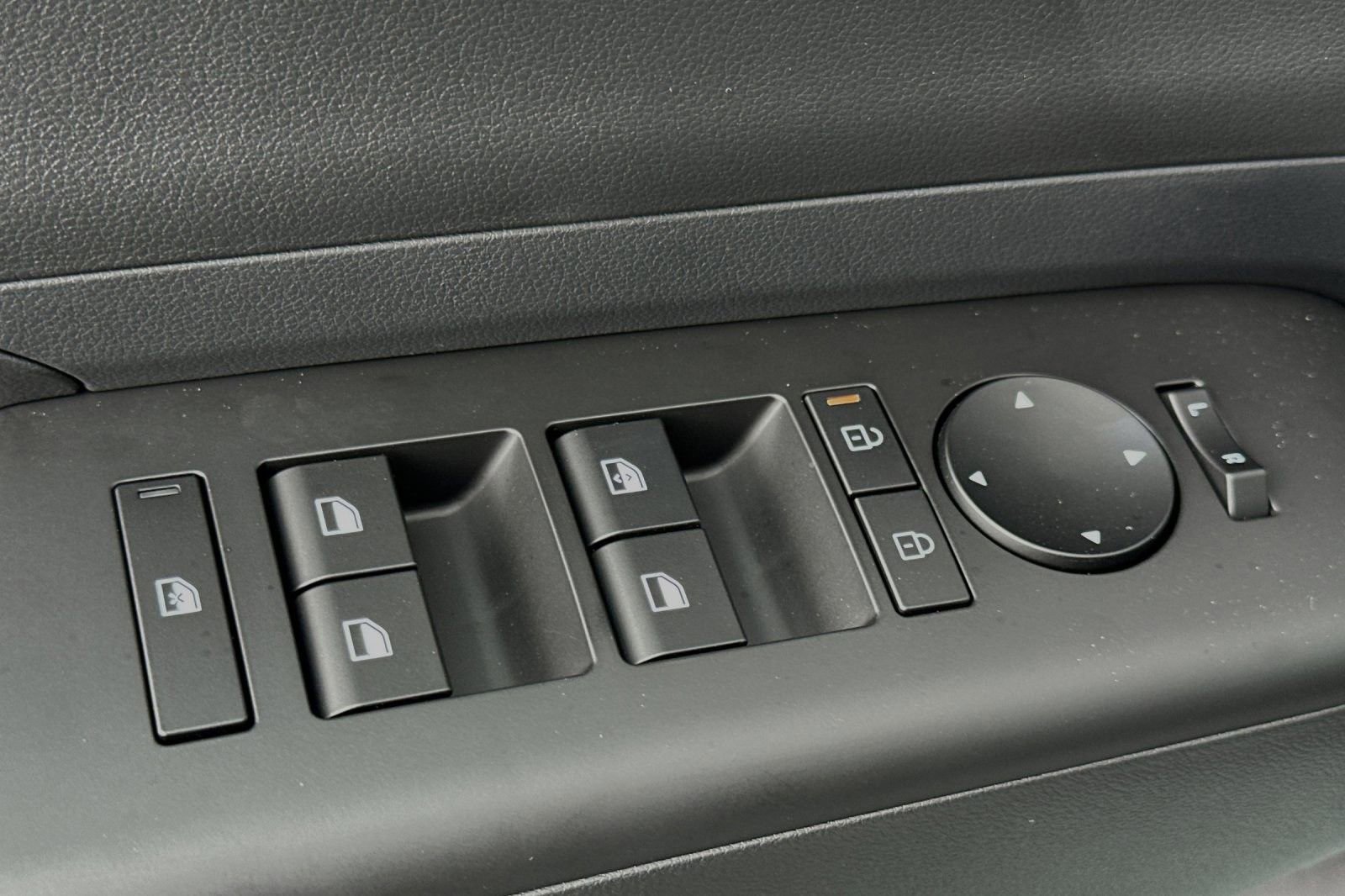 New 2025 Hyundai Kona SEL FWD image 12