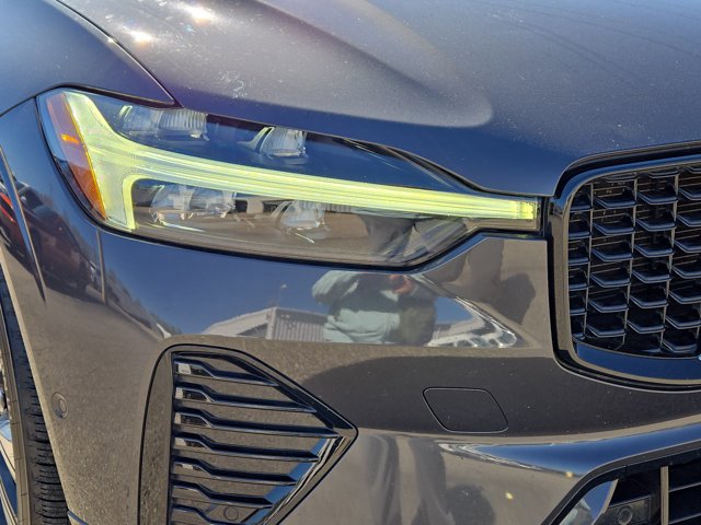 Used 2023 Volvo XC60 B5 Plus image 3