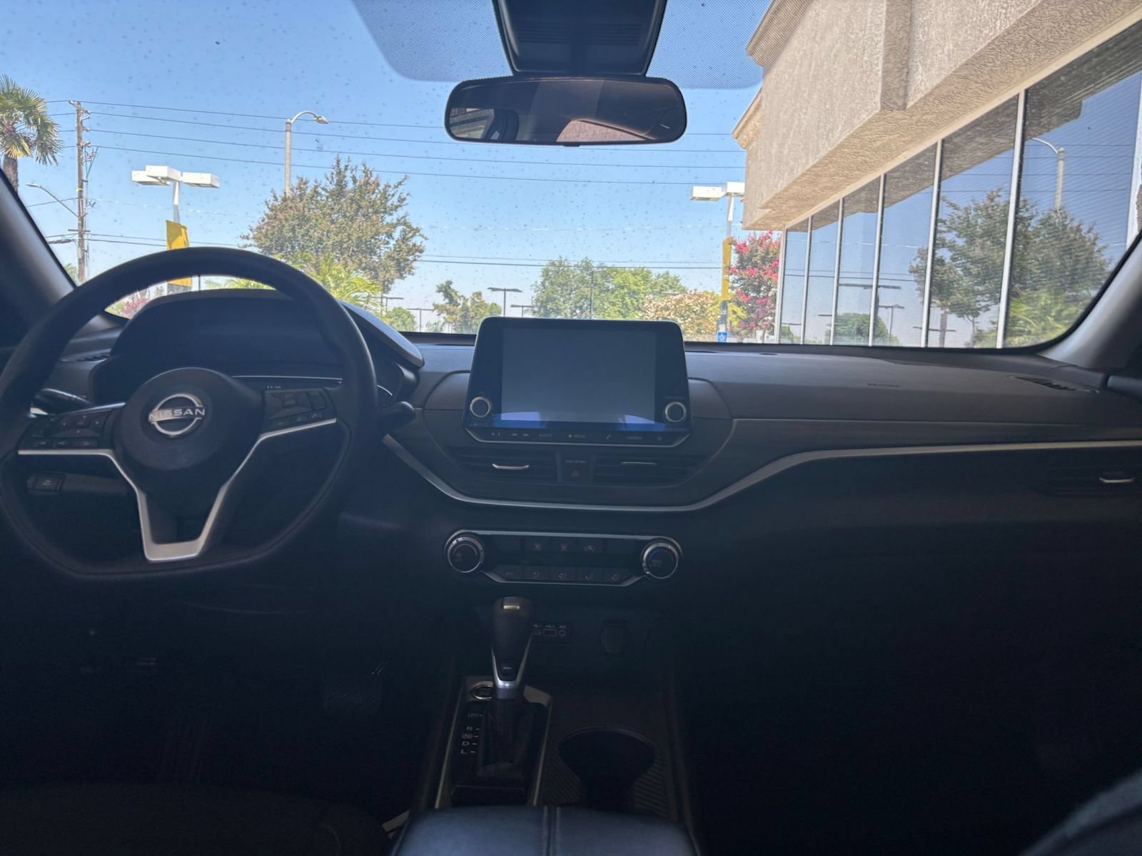 Used 2025 Nissan Altima 2.5 SV FWD image 33