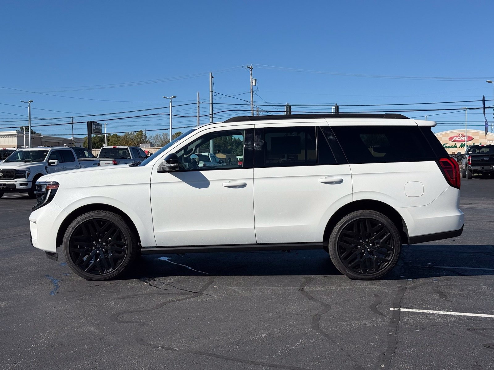 New 2027 Ford Expedition Platinum w/ Stealth Performance Package AWD/4WD image 3