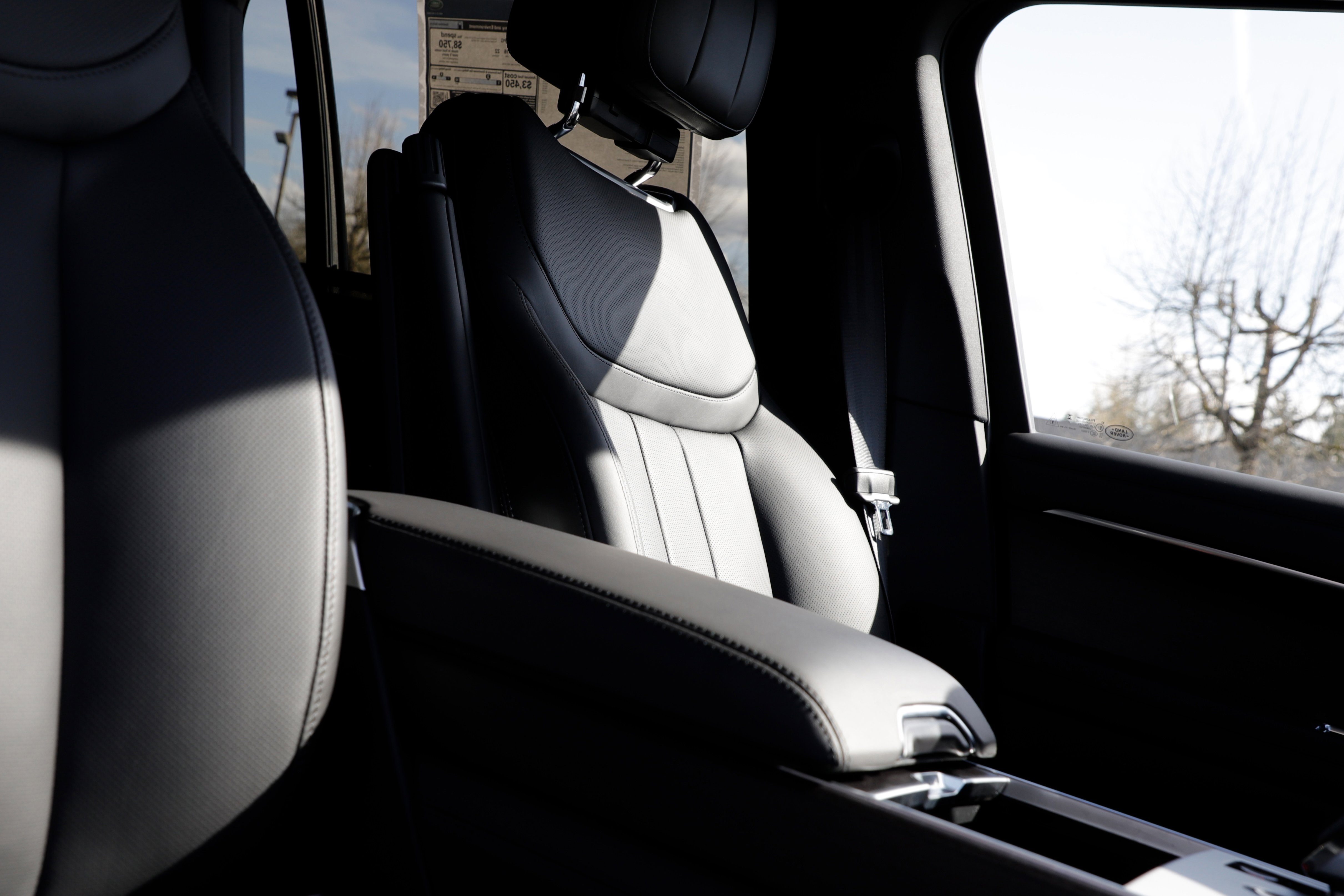 New 2026 Land Rover Range Rover Long Wheelbase SE AWD/4WD image 13