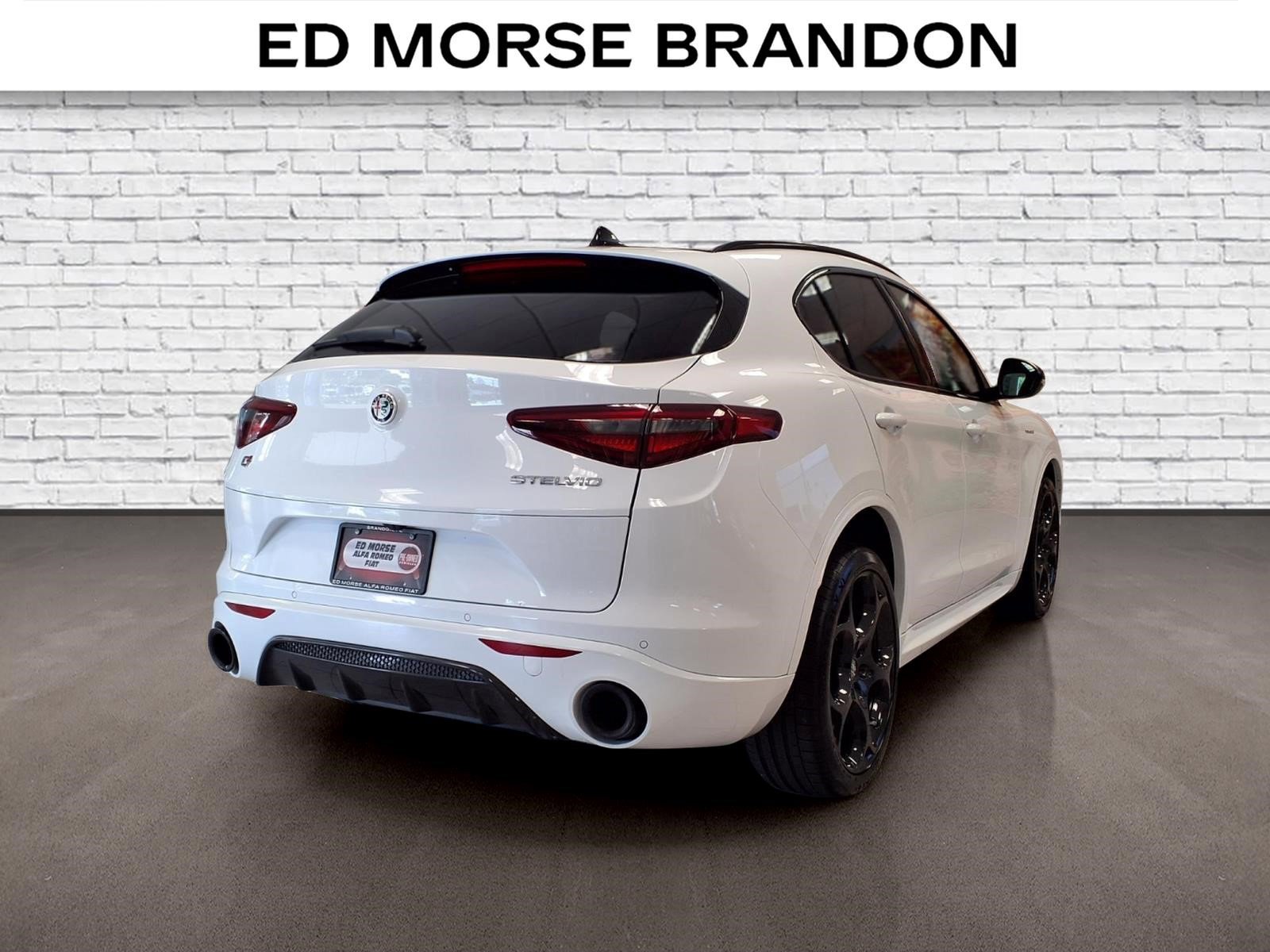 Used 2023 Alfa Romeo Stelvio Veloce AWD/4WD image 5