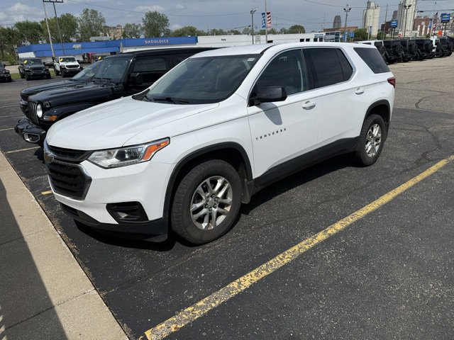 Used 2018 Chevrolet Traverse LS FWD image 2