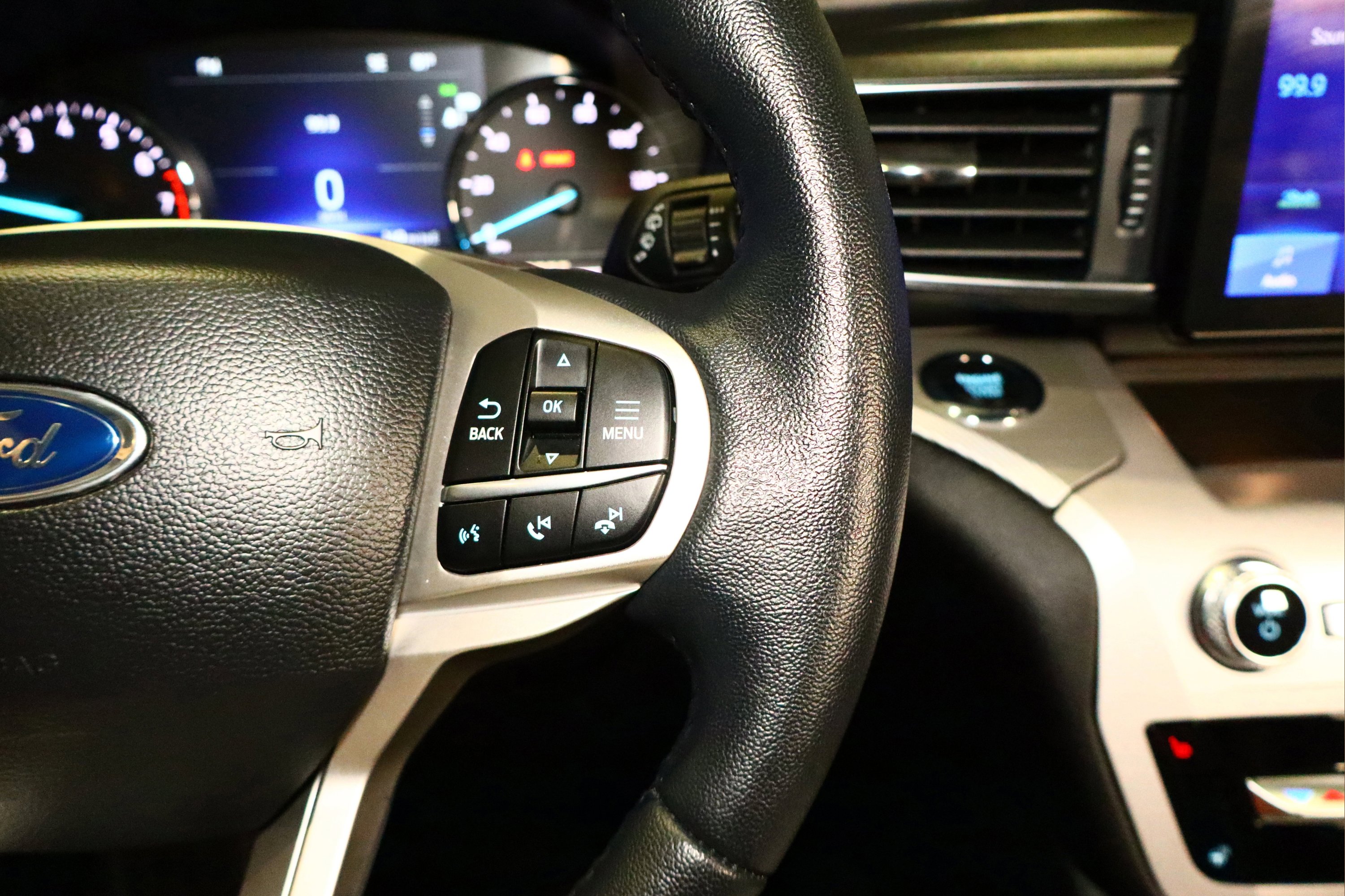 Used 2023 Ford Explorer XLT w/ Equipment Group 202A image 12