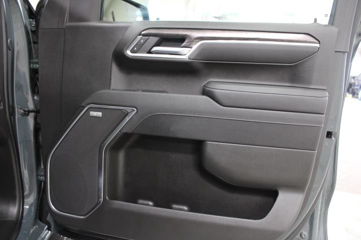 Used 2025 Chevrolet Silverado 1500 LTZ AWD/4WD image 26