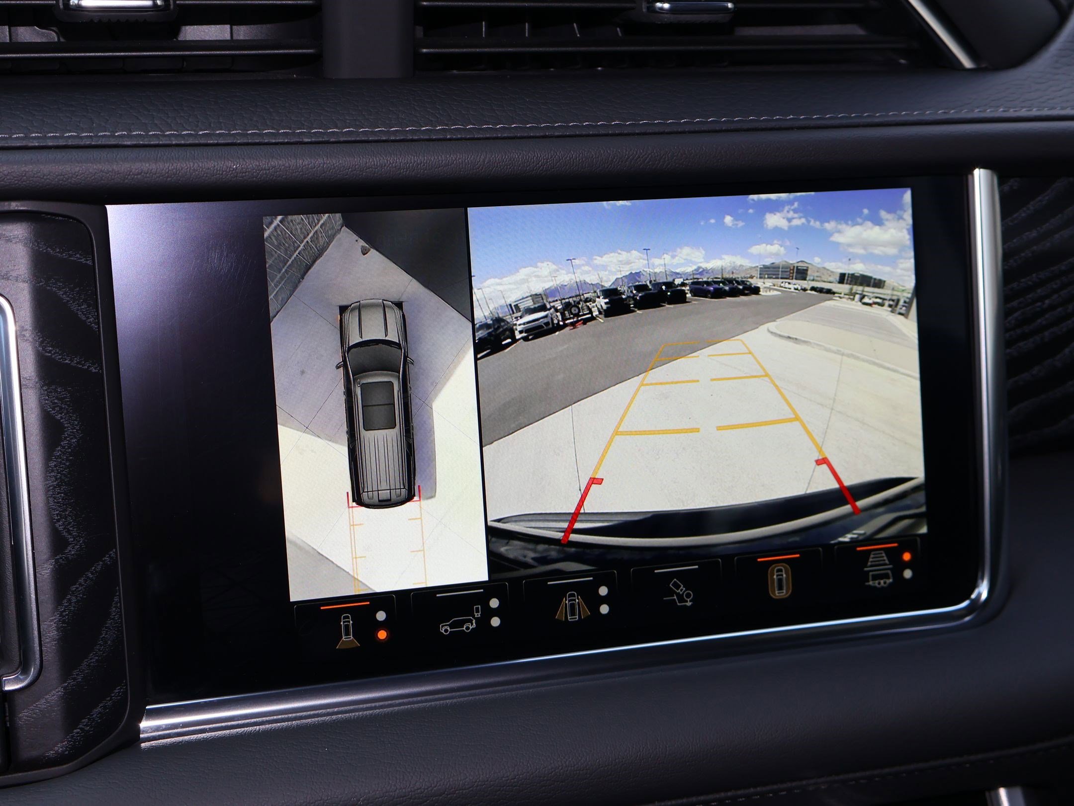 Used 2024 GMC Yukon Denali w/ Advanced Technology Package AWD/4WD image 19