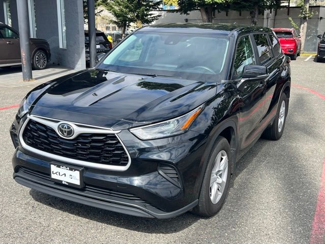 Used 2023 Toyota Highlander L image 3
