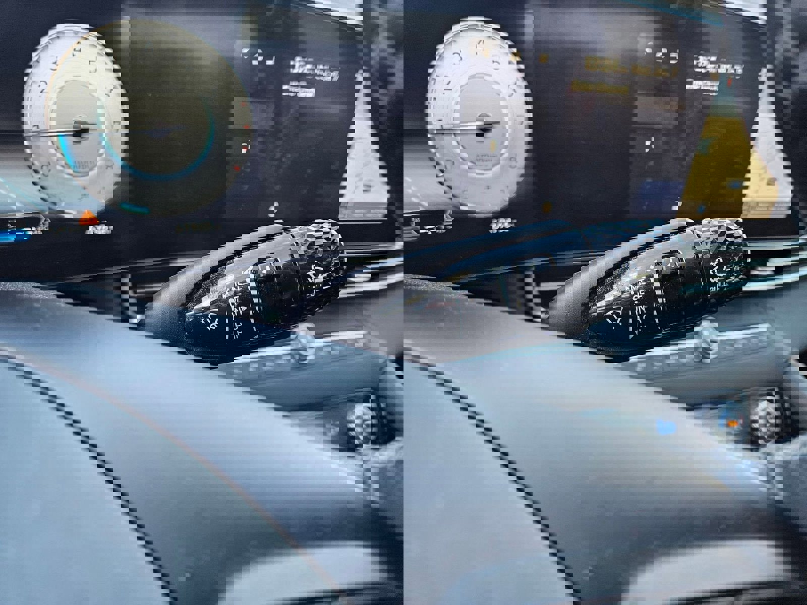 Used 2023 Hyundai Elantra SEL w/ Convenience Package image 14