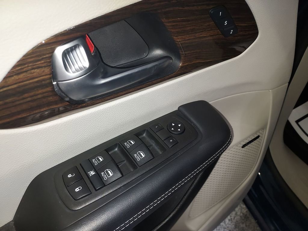 Used 2022 Chrysler Pacifica Limited image 19