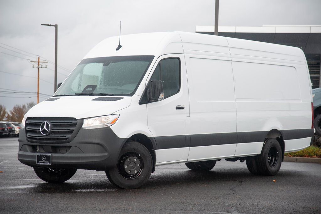 New 2025 Mercedes-Benz Sprinter 4500 image 1