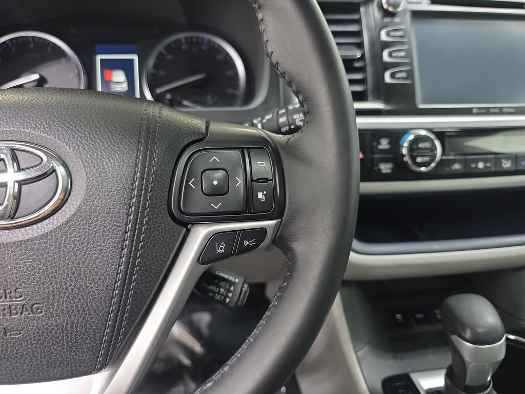 Used 2018 Toyota Highlander XLE w/ Protection Package #3 AWD/4WD image 18