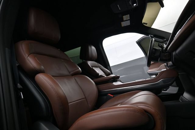 Used 2025 Lincoln Navigator Reserve AWD/4WD image 22