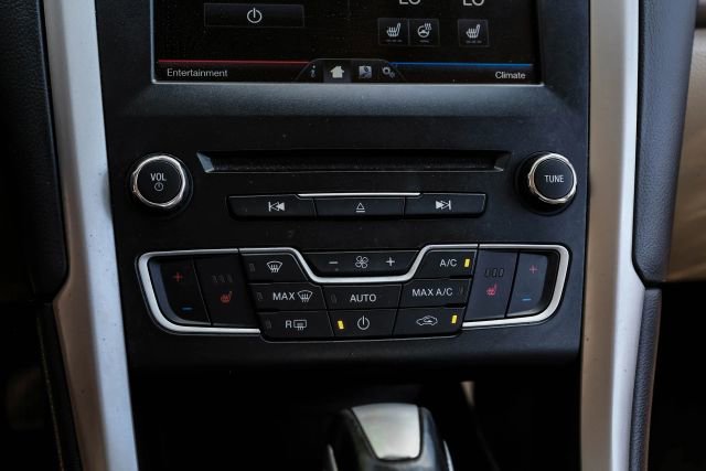 Used 2016 Ford Fusion SE w/ Equipment Group 502A image 31