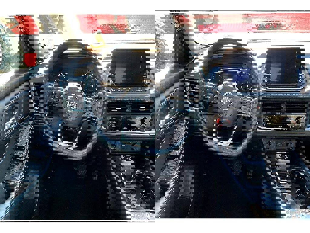 Used 2024 Nissan Rogue SV image 6