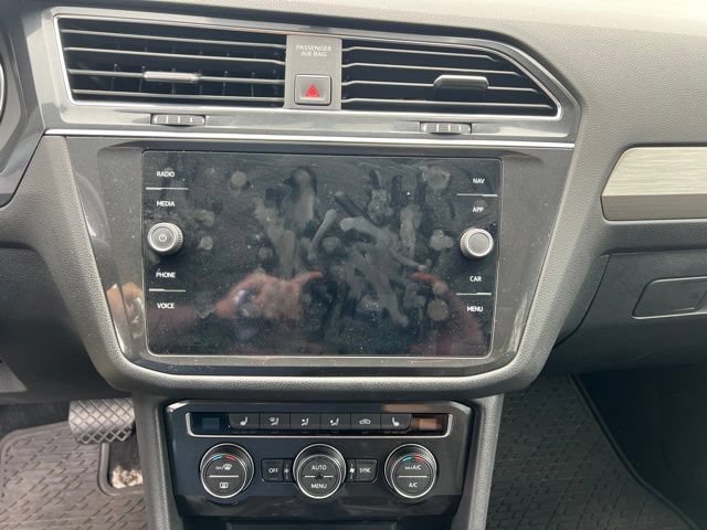 Used 2018 Volkswagen Tiguan SEL AWD/4WD image 14