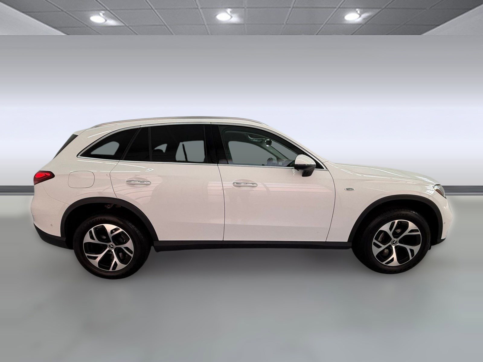 Used 2025 Mercedes-Benz GLC 350e 4MATIC image 7