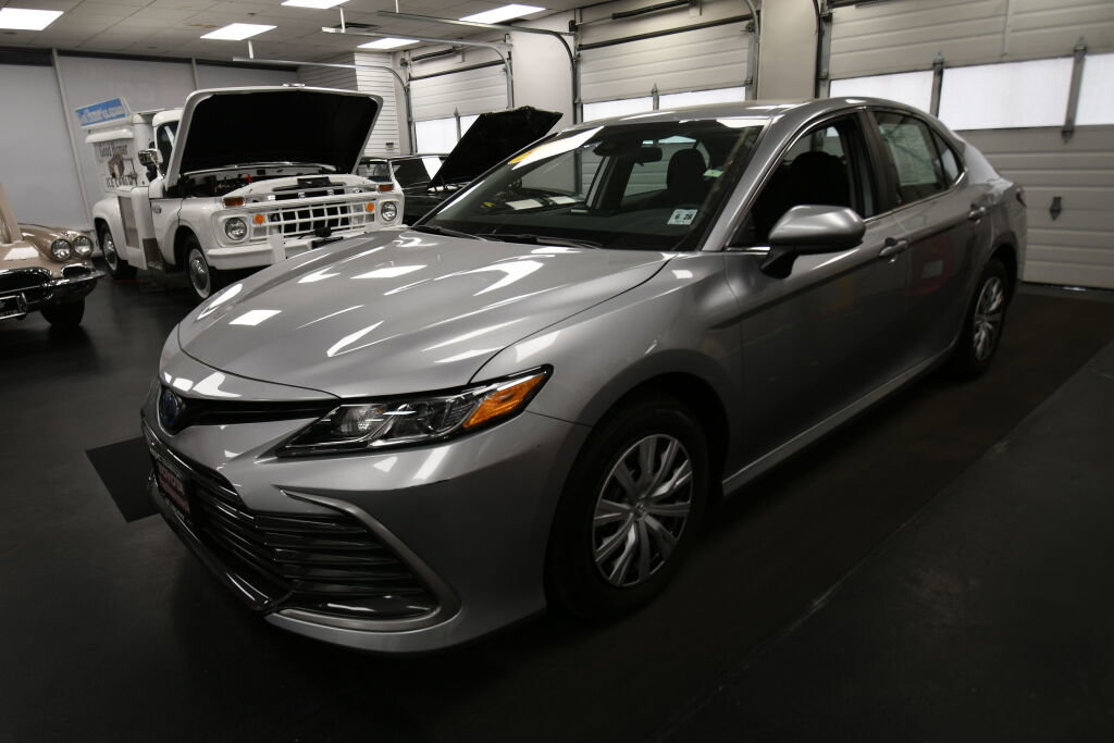 Used 2023 Toyota Camry LE FWD image 4