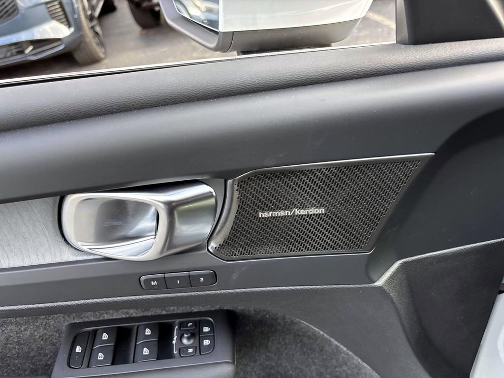 Certified 2025 Volvo XC40 B5 Plus w/ Protection Package Premier image 12