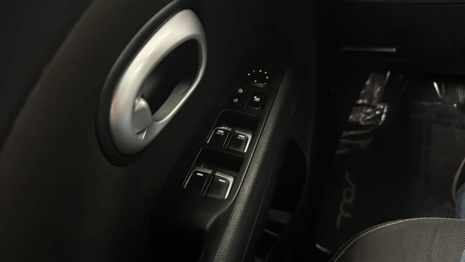Used 2016 Kia Soul + w/ Designer's Package FWD image 18