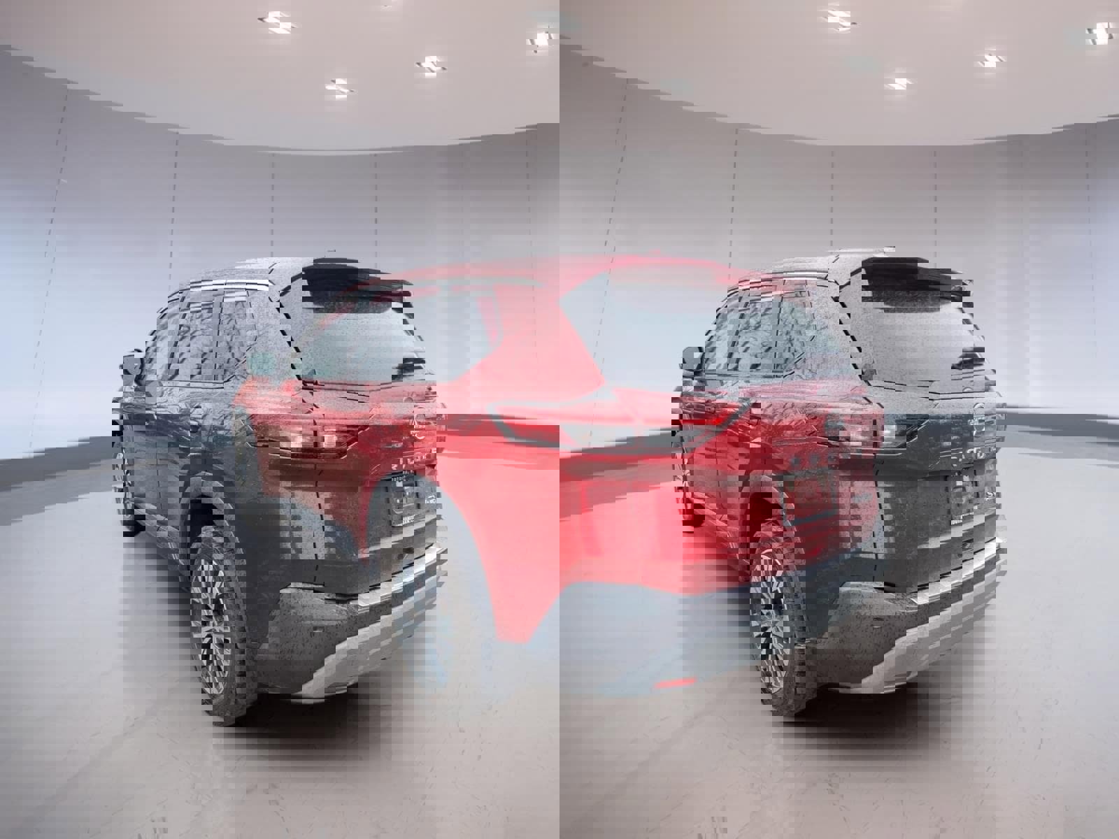 Used 2023 Nissan Rogue SV image 3