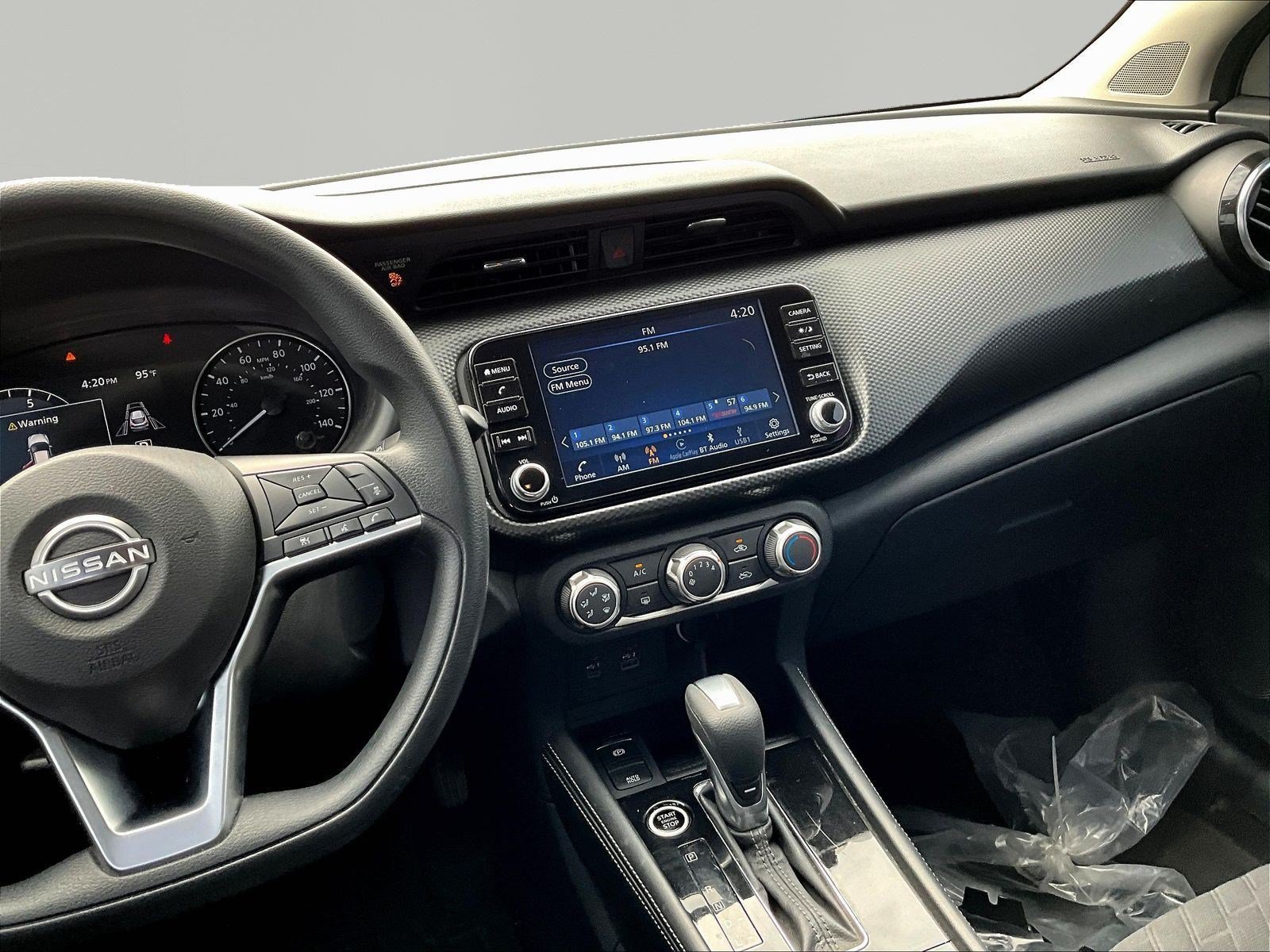 Used 2023 Nissan Kicks SV FWD image 9