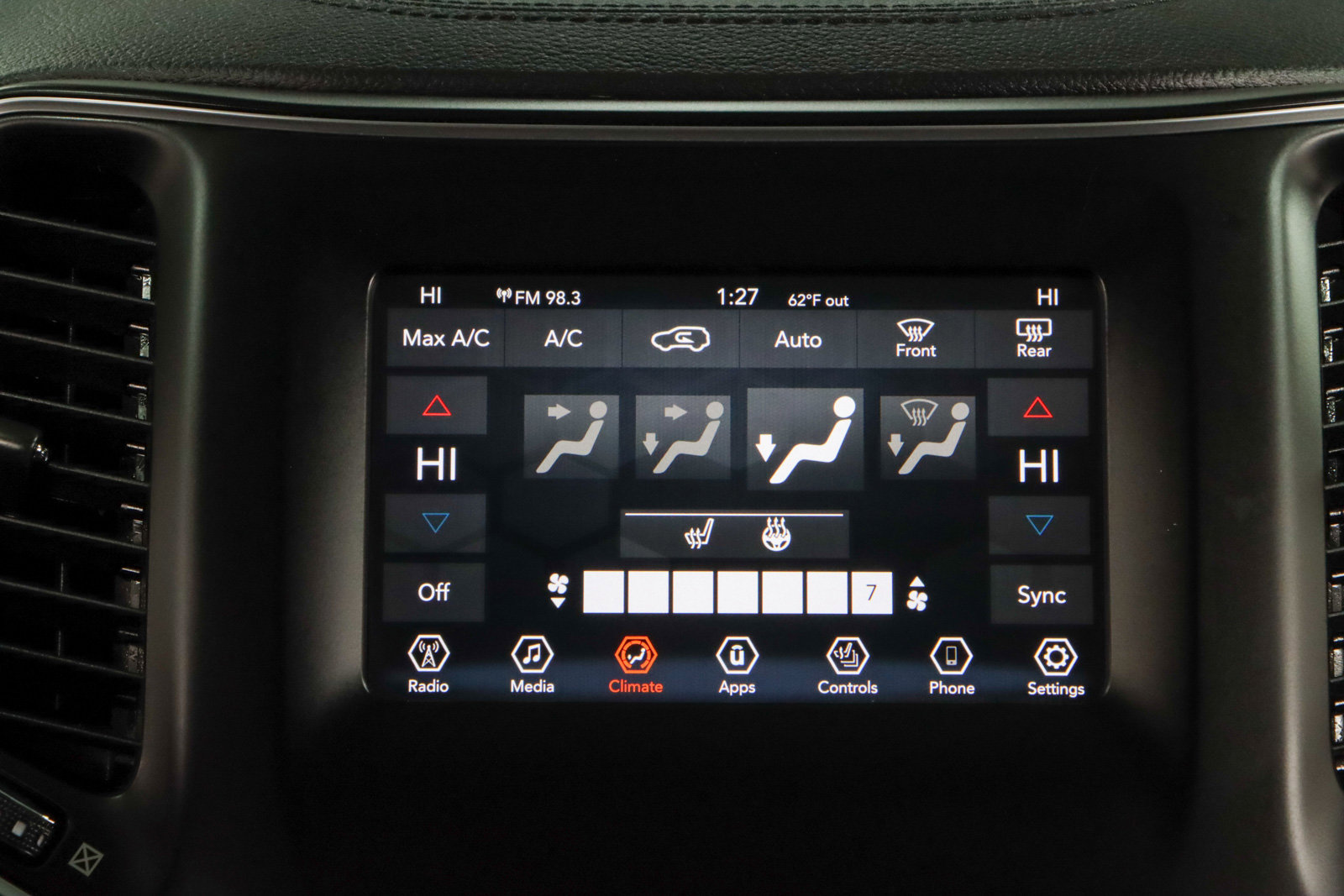 Used 2019 Jeep Cherokee Latitude Plus w/ Comfort/Convenience Group image 19