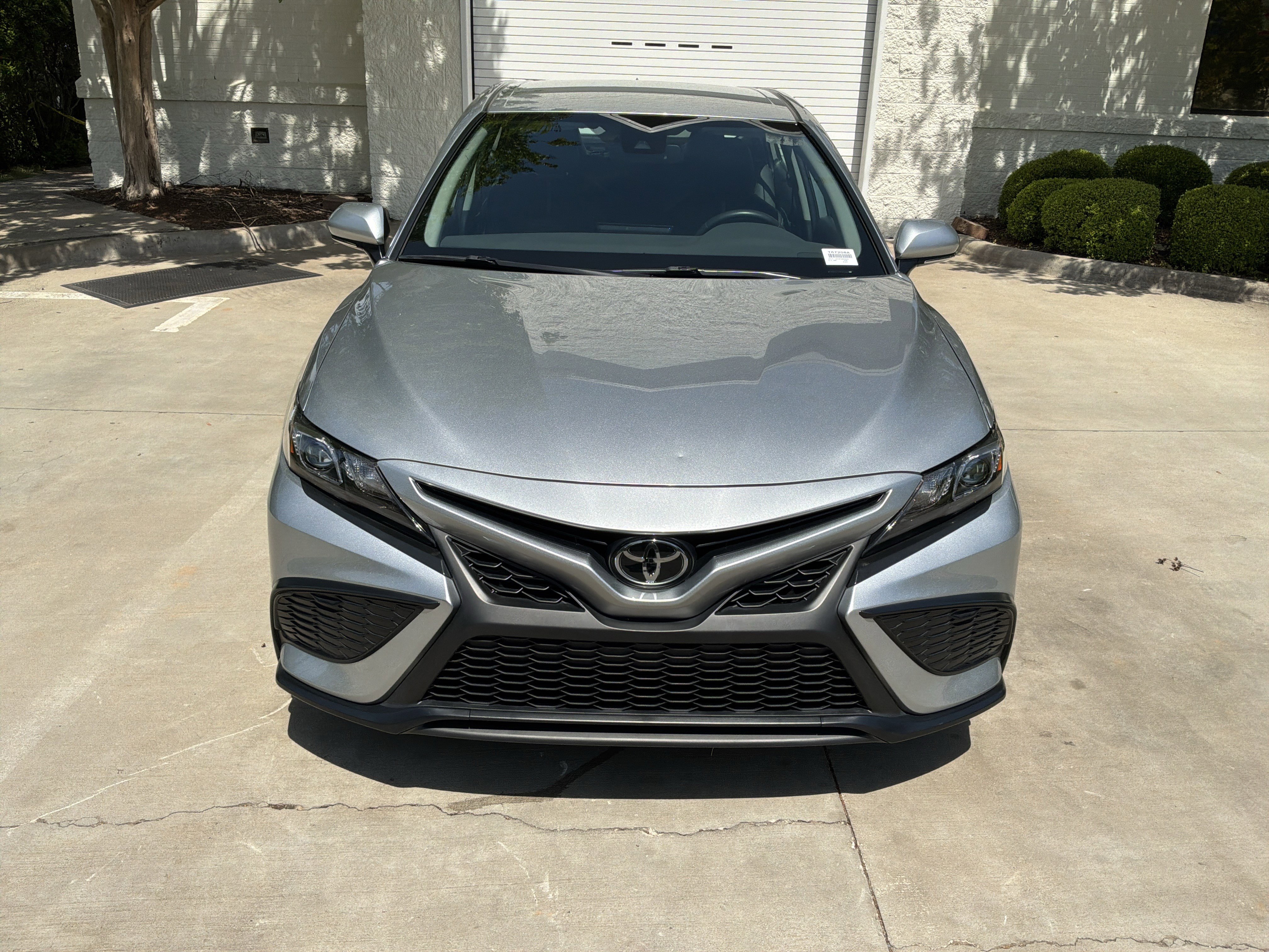 Used 2023 Toyota Camry SE w/ Convenience Package image 3