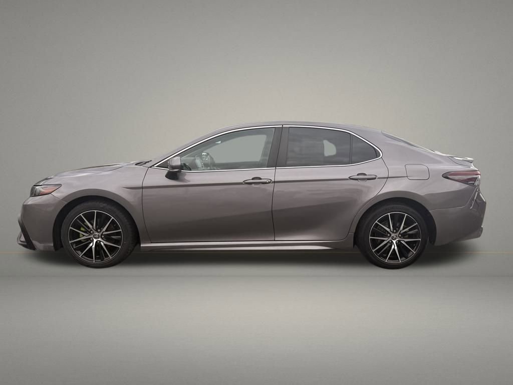 Used 2022 Toyota Camry SE image 2