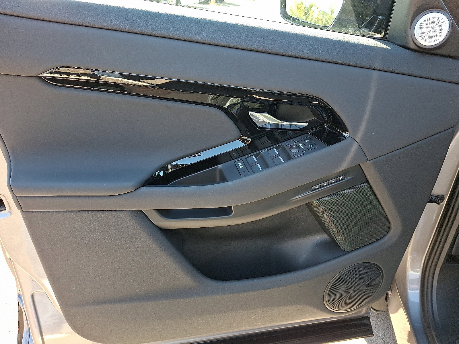 Used 2026 Land Rover Range Rover Evoque Dynamic SE image 13