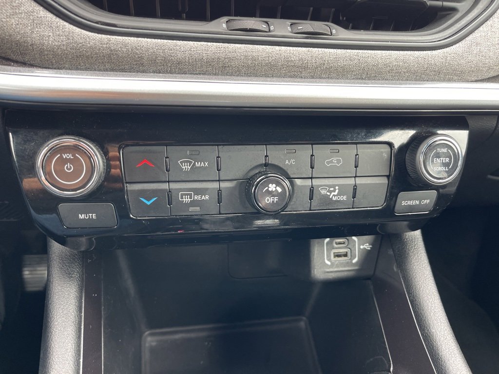 Used 2024 Jeep Compass Latitude image 12