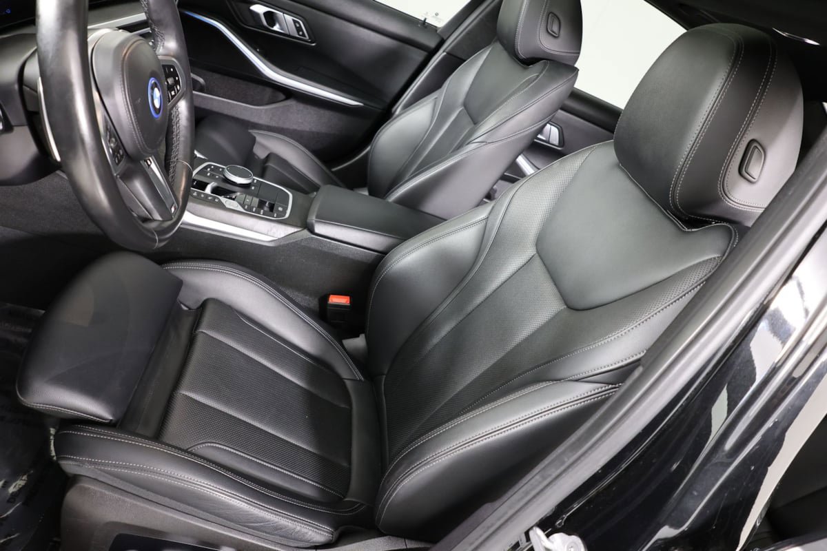 Used 2023 BMW 330e w/ M Sport Package RWD image 10