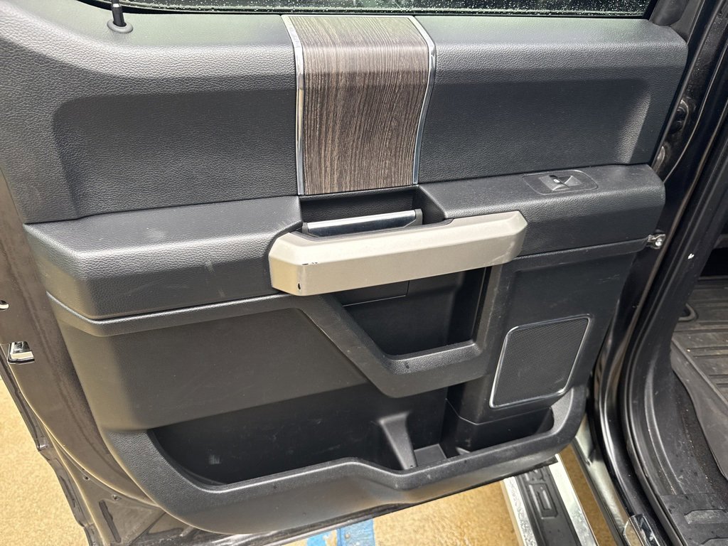 Used 2021 Ford F350 Lariat image 11