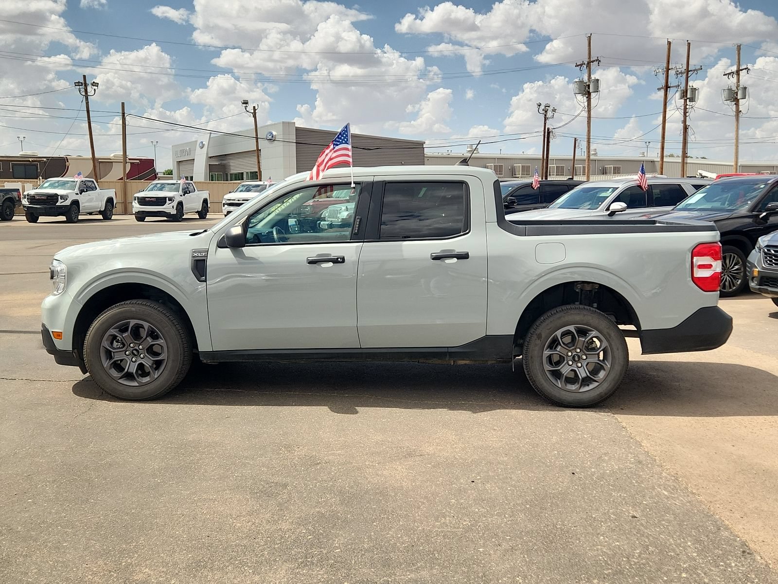 Used 2022 Ford Maverick XLT FWD image 2