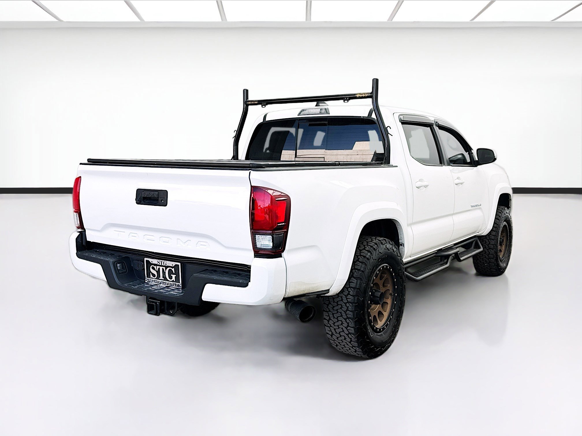 Used 2023 Toyota Tacoma SR5 w/ Technology Package RWD image 4