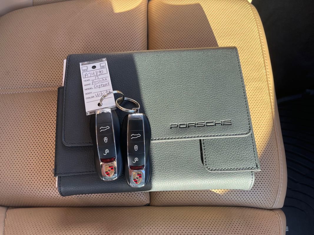 Used 2017 Porsche Cayenne S Platinum image 26