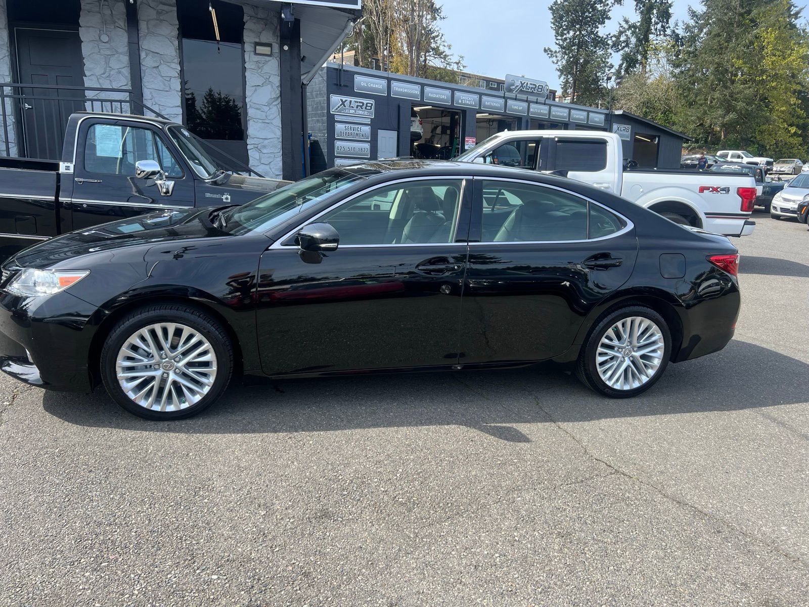 Used 2015 Lexus ES 350 w/ Premium Package FWD image 2