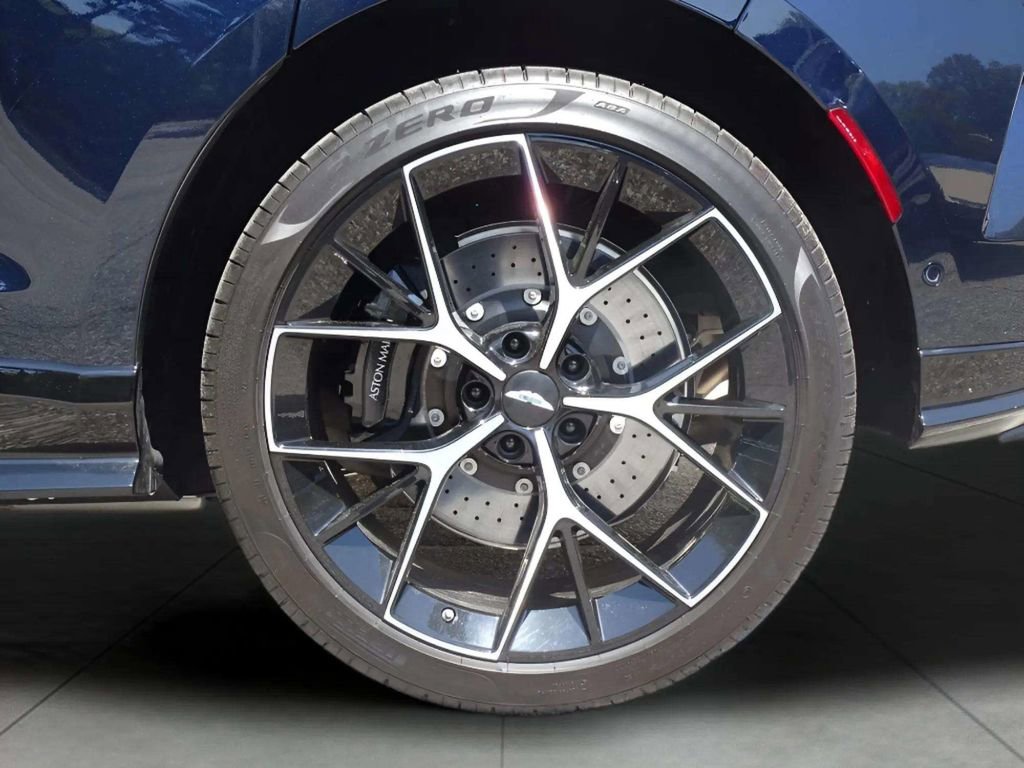 Used 2026 Aston Martin DBX S image 33