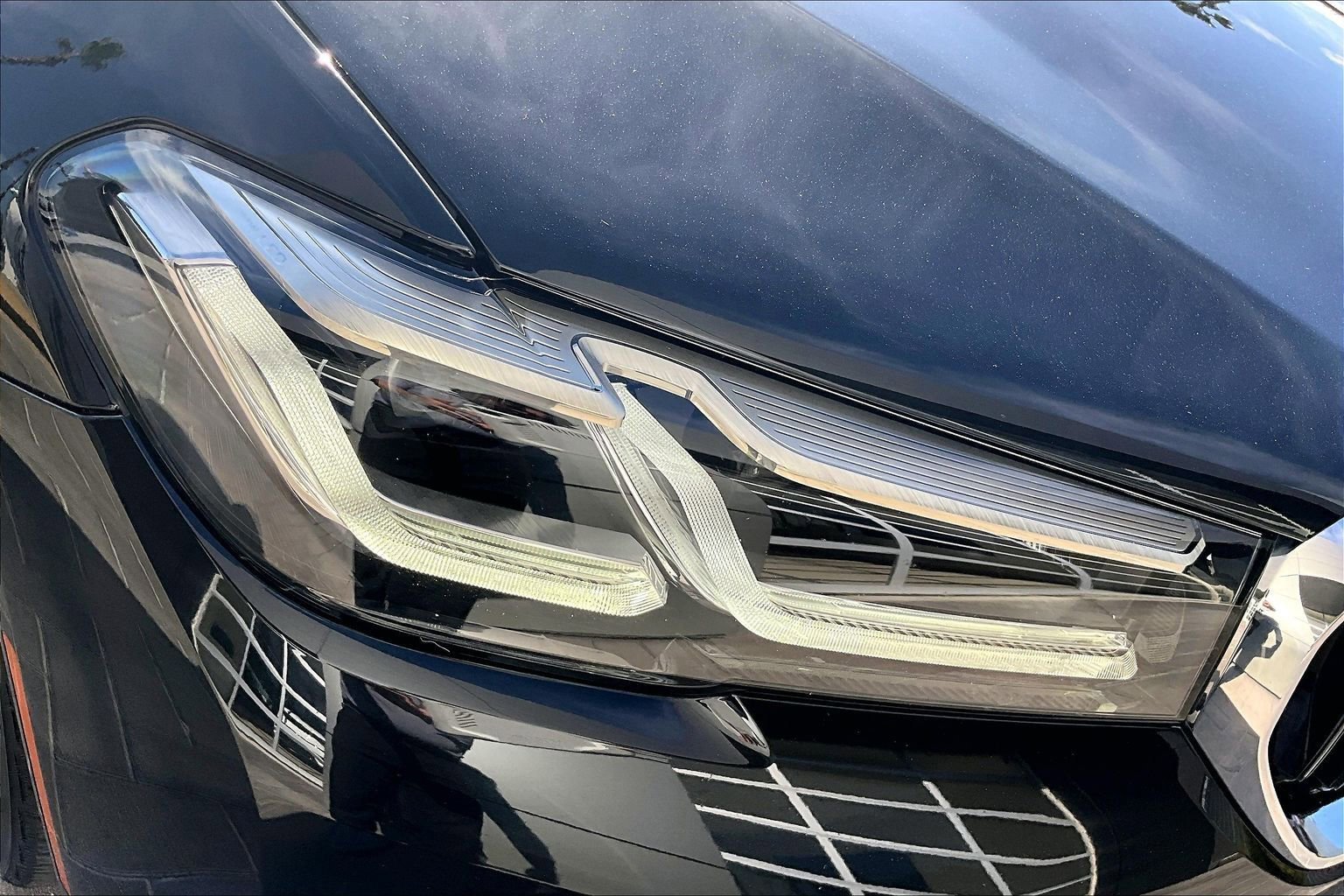 Used 2023 BMW 530i w/ Convenience Package image 28