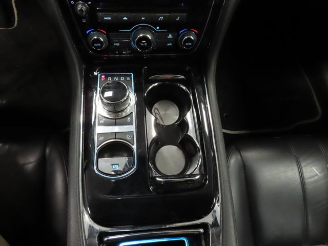Used 2015 Jaguar XJ image 24