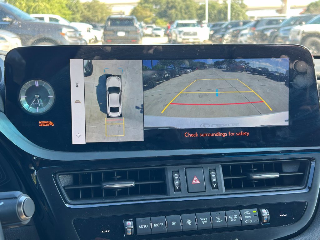 Used 2024 Lexus ES 300h w/ Technology Package FWD image 36