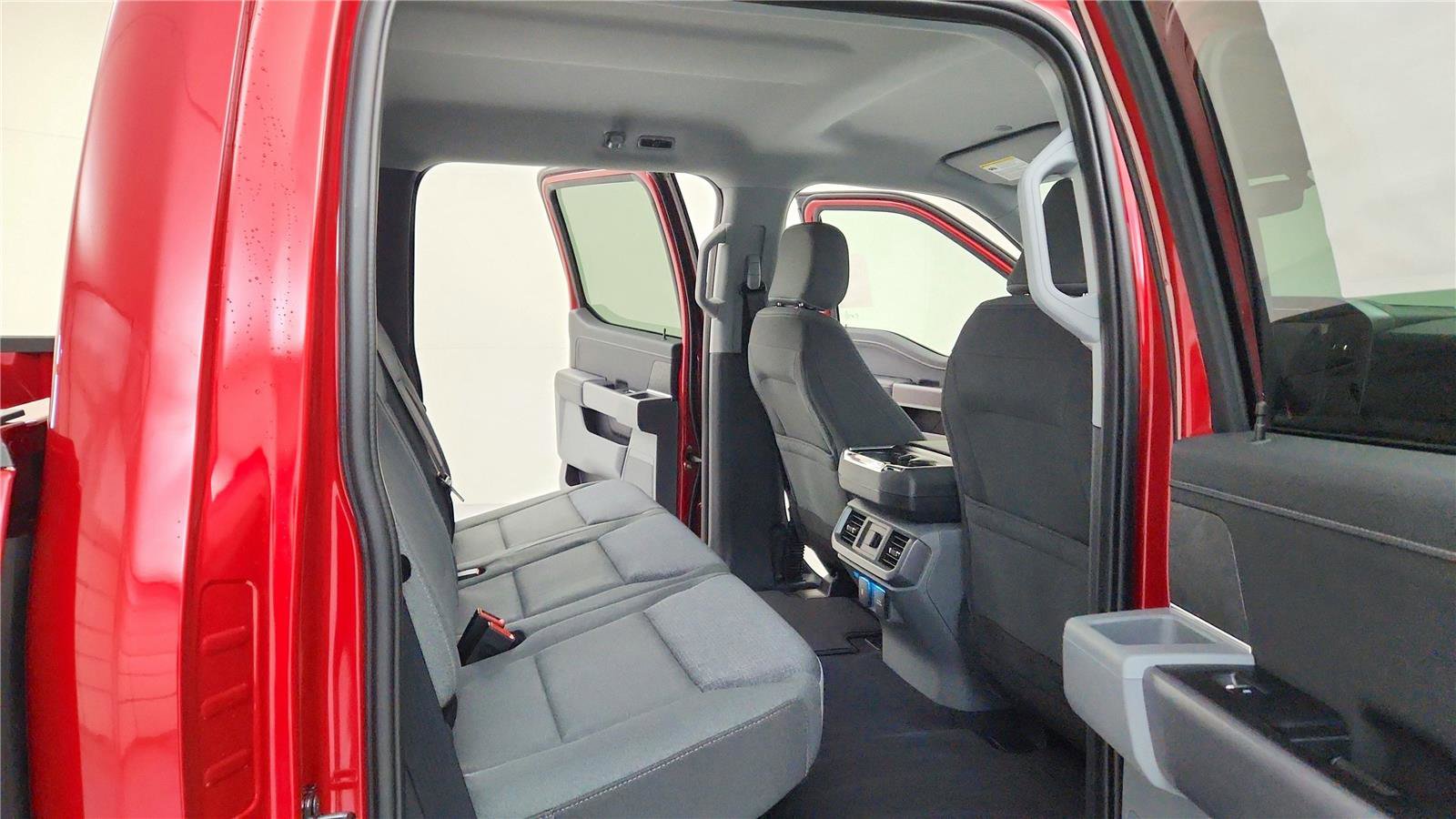 New 2025 Ford F150 XLT w/ Equipment Group 302A MID image 32