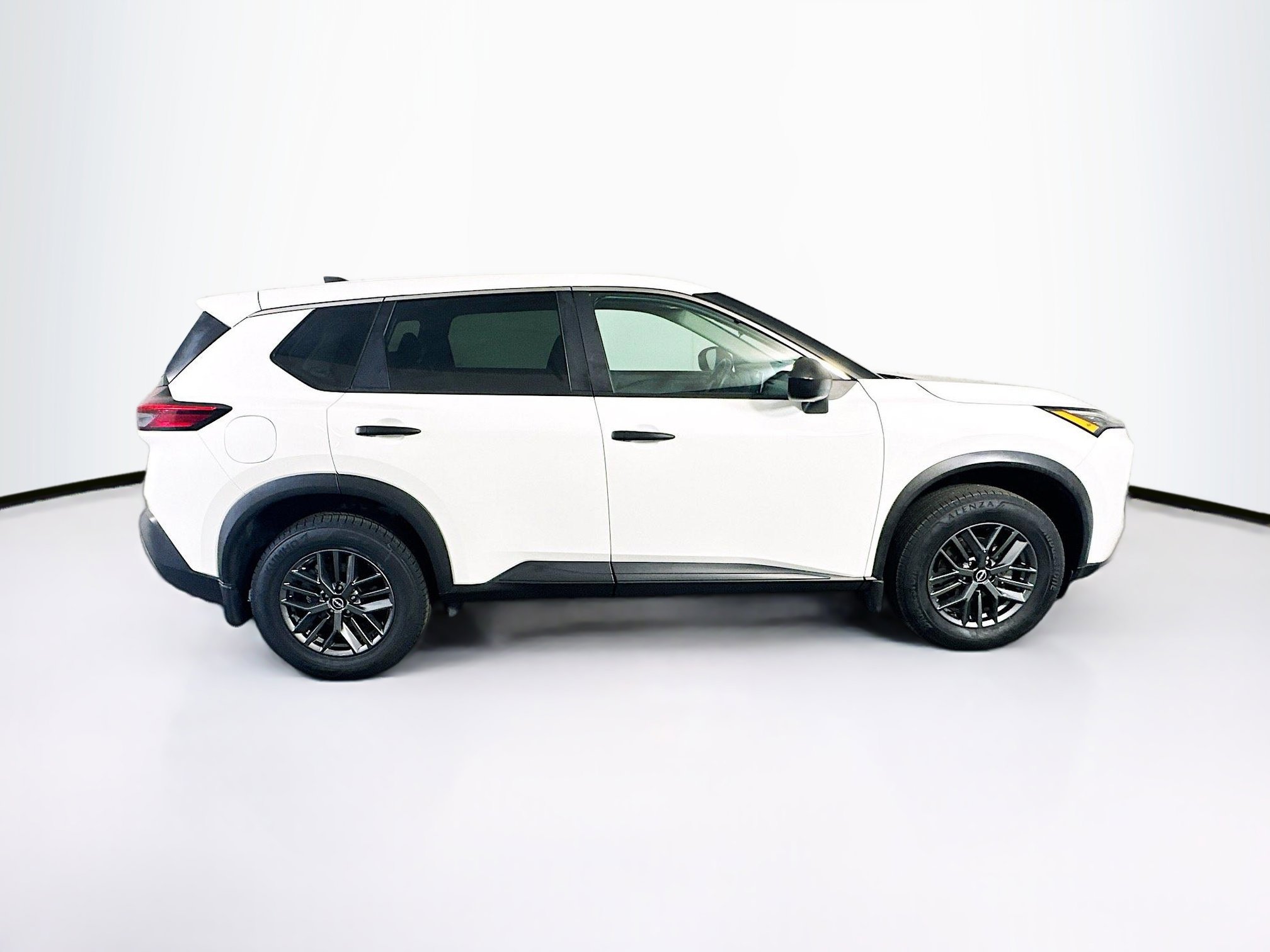 Used 2023 Nissan Rogue S image 10