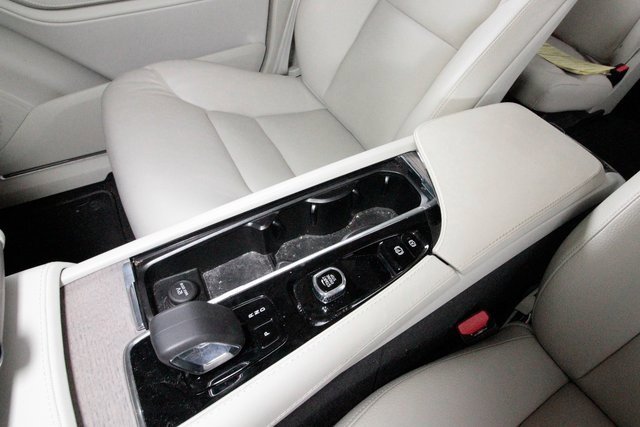 Certified 2024 Volvo XC90 B6 Plus image 10