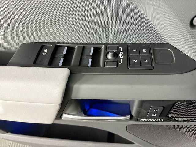 New 2026 Land Rover Defender 110 X-Dynamic SE image 19